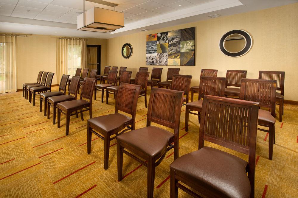Courtyard By Marriott Waldorf Hotel Exterior foto