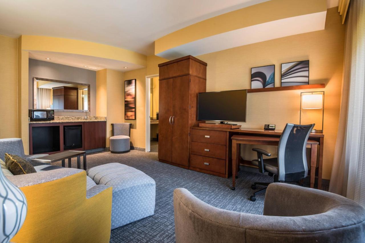 Courtyard By Marriott Waldorf Hotel Exterior foto