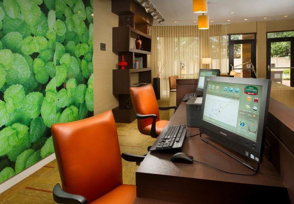 Courtyard By Marriott Waldorf Hotel Exterior foto