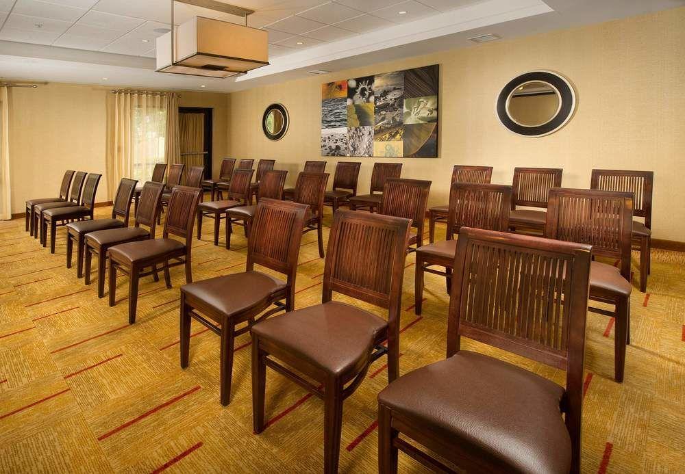 Courtyard By Marriott Waldorf Hotel Exterior foto