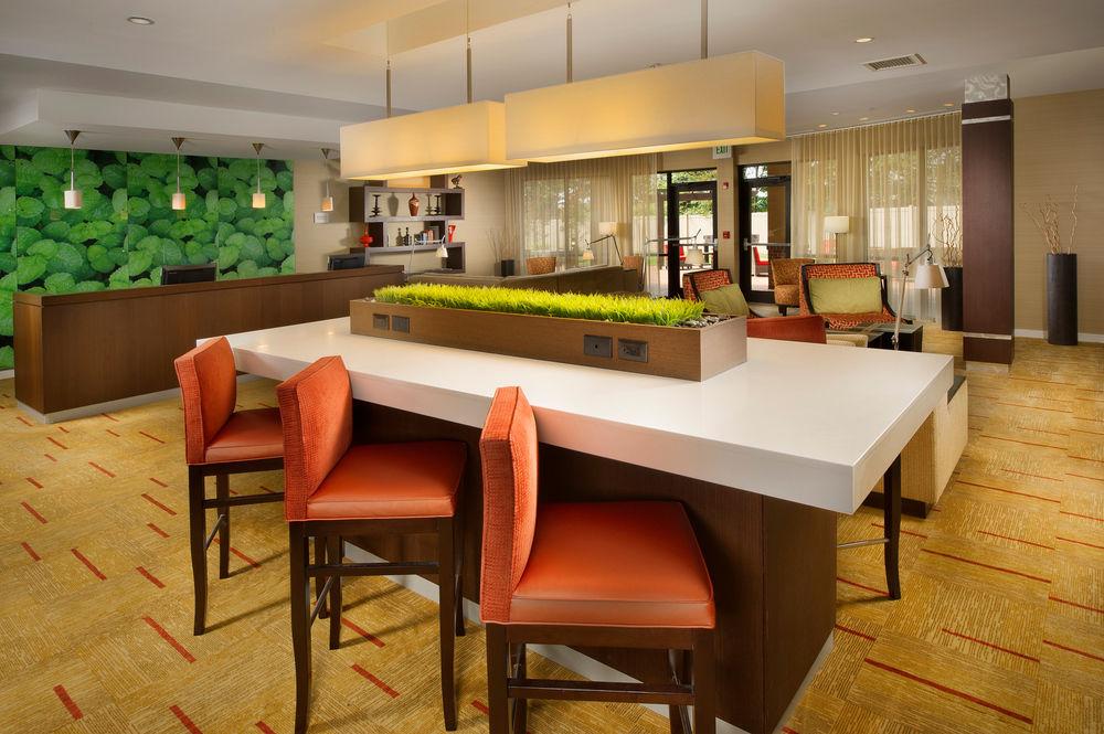 Courtyard By Marriott Waldorf Hotel Exterior foto