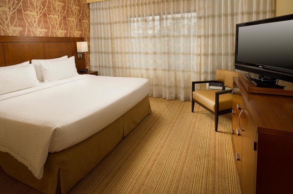 Courtyard By Marriott Waldorf Hotel Exterior foto