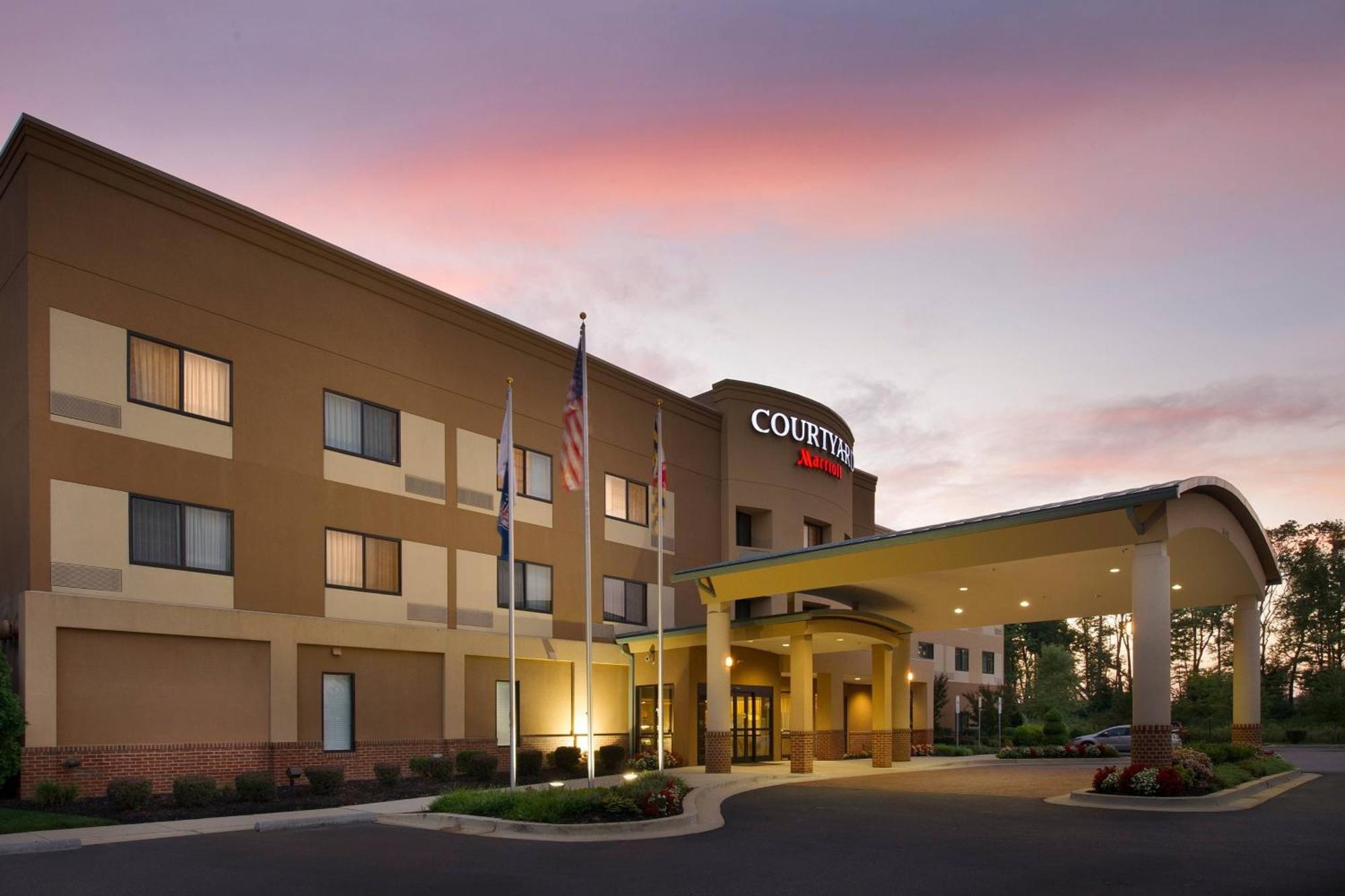 Courtyard By Marriott Waldorf Hotel Exterior foto