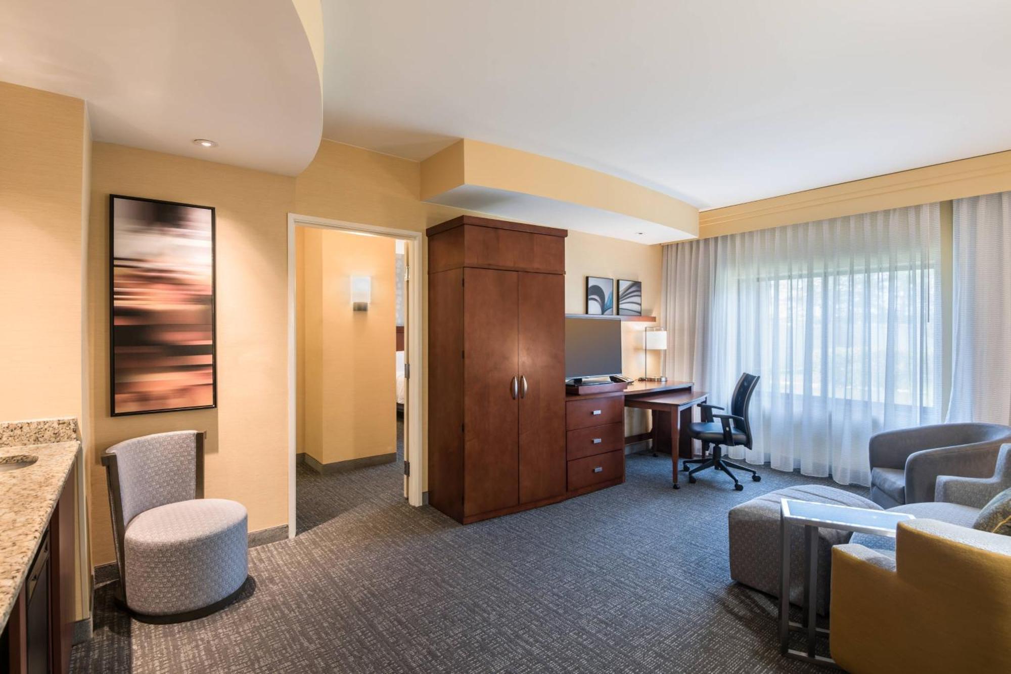Courtyard By Marriott Waldorf Hotel Exterior foto