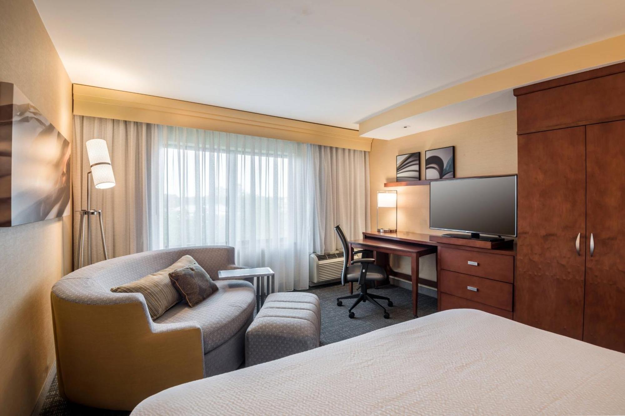 Courtyard By Marriott Waldorf Hotel Exterior foto