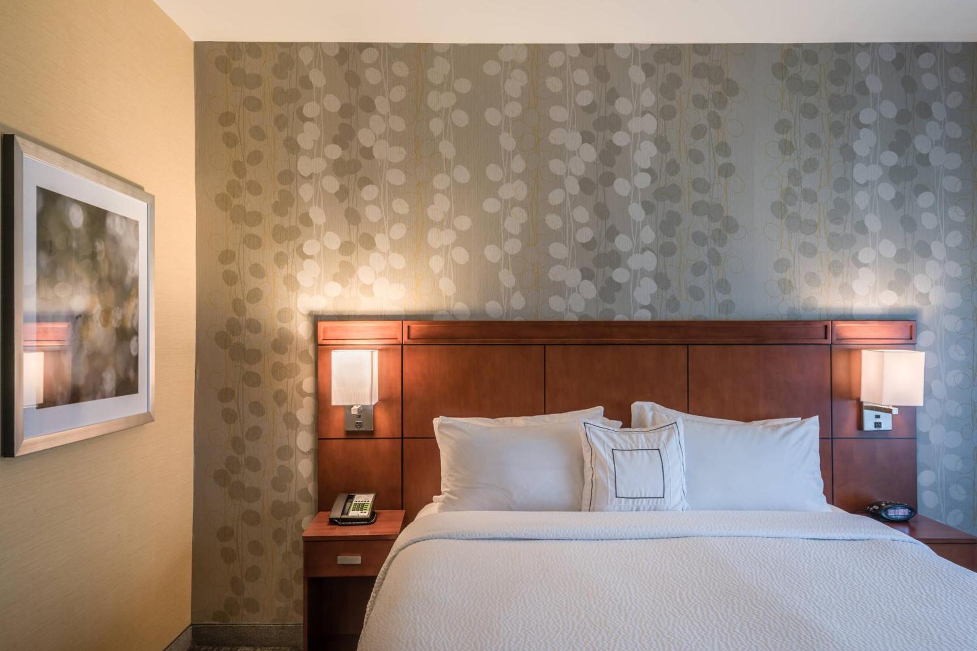 Courtyard By Marriott Waldorf Hotel Exterior foto