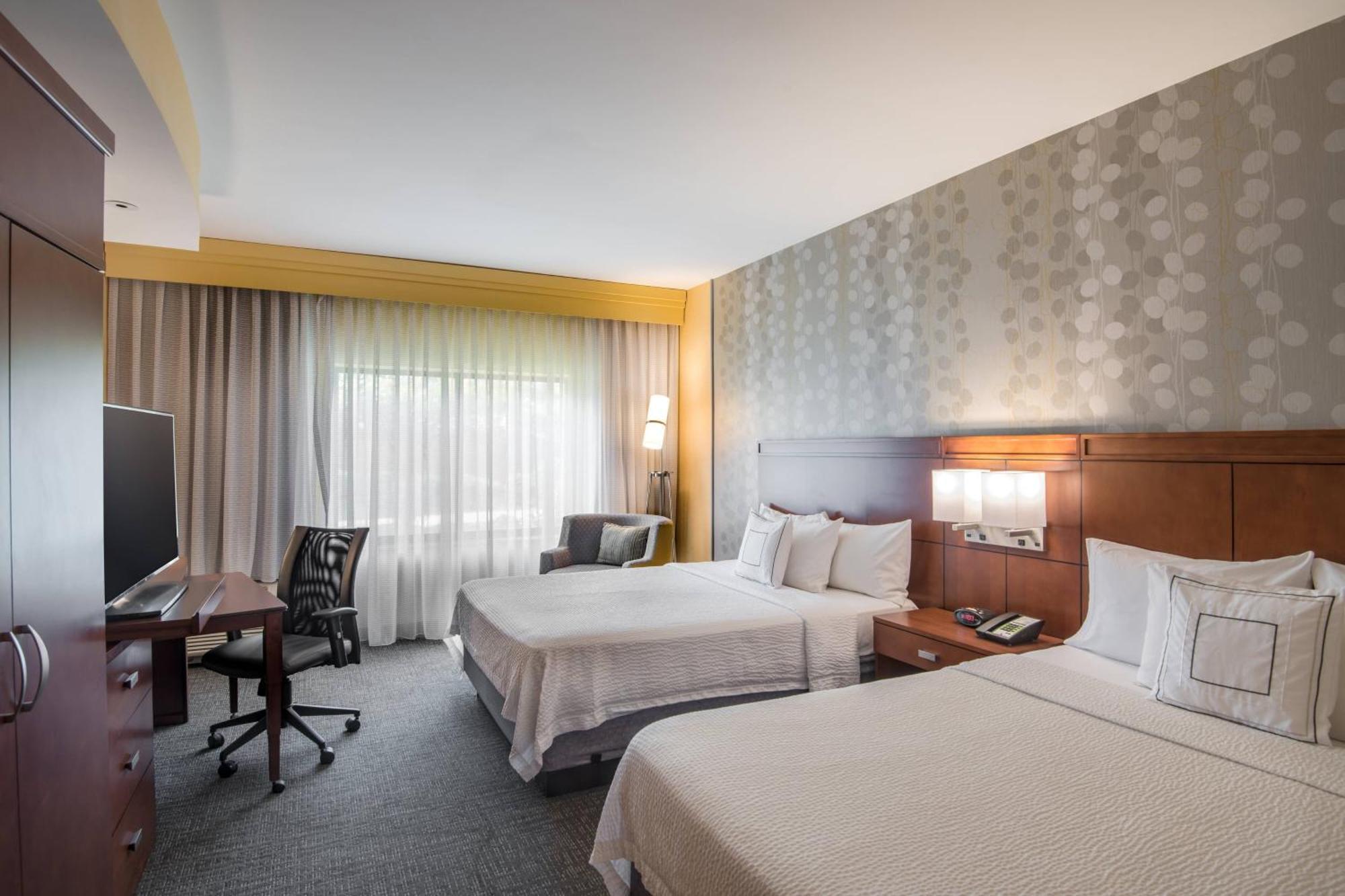 Courtyard By Marriott Waldorf Hotel Exterior foto