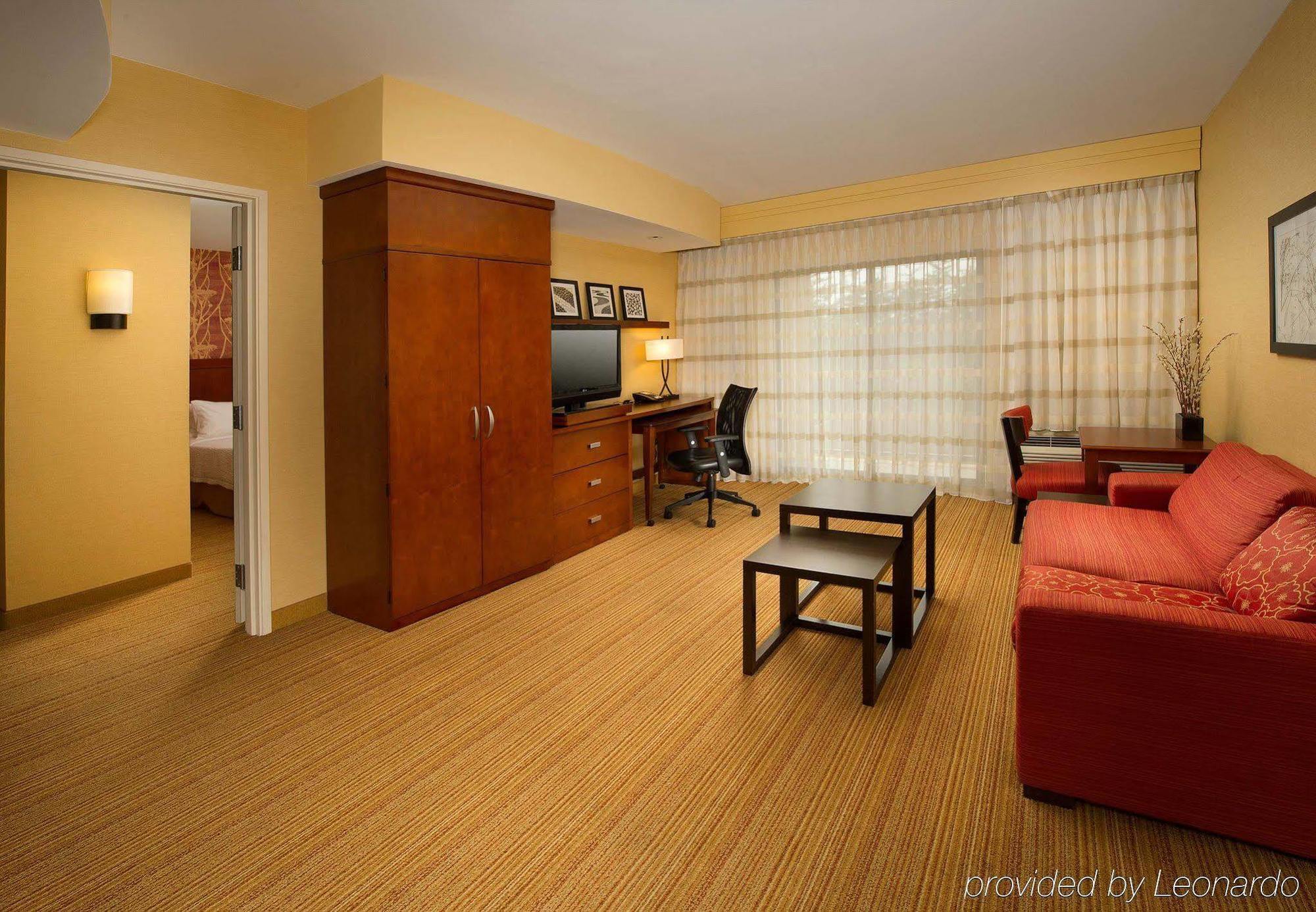 Courtyard By Marriott Waldorf Hotel Exterior foto
