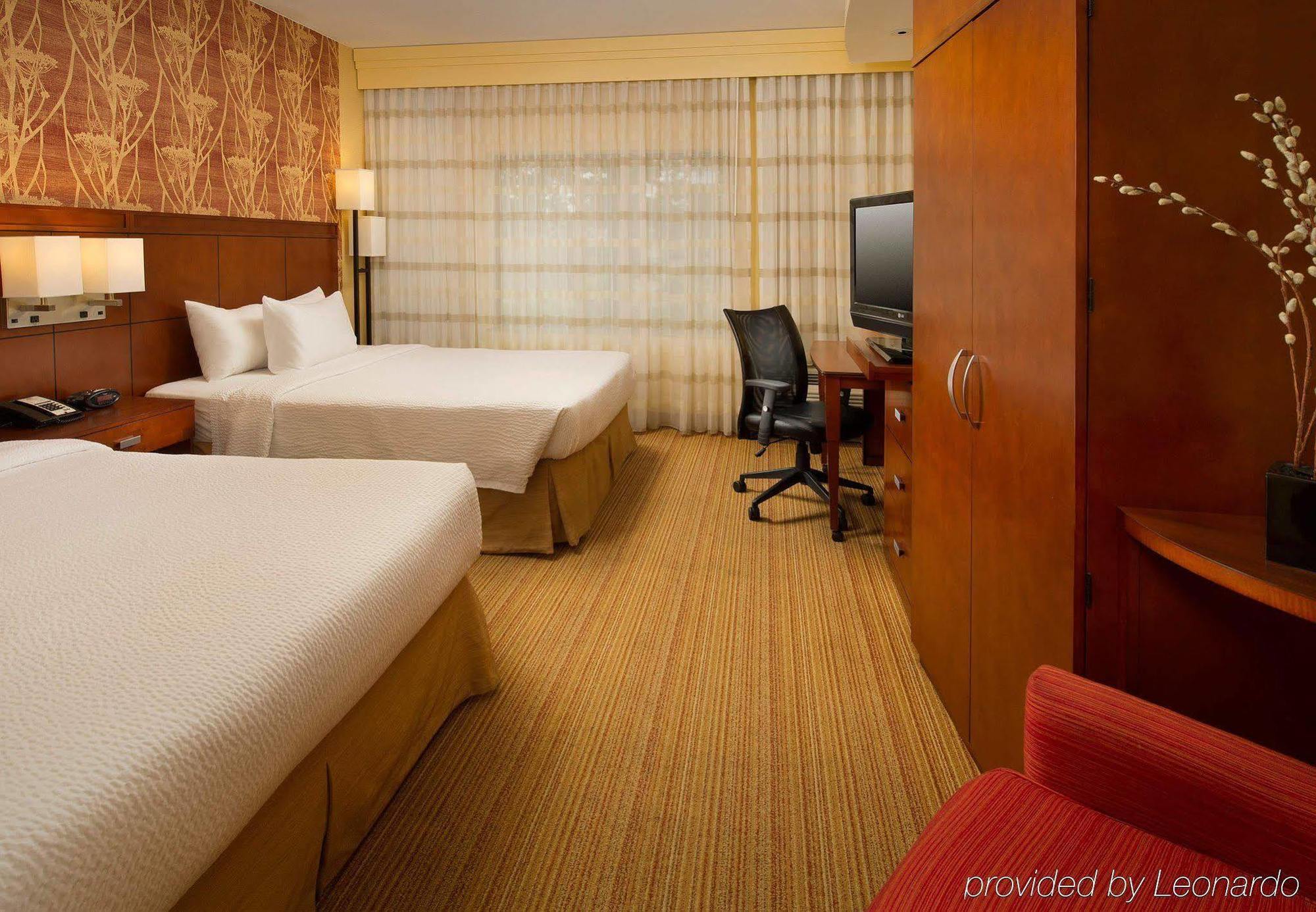 Courtyard By Marriott Waldorf Hotel Exterior foto