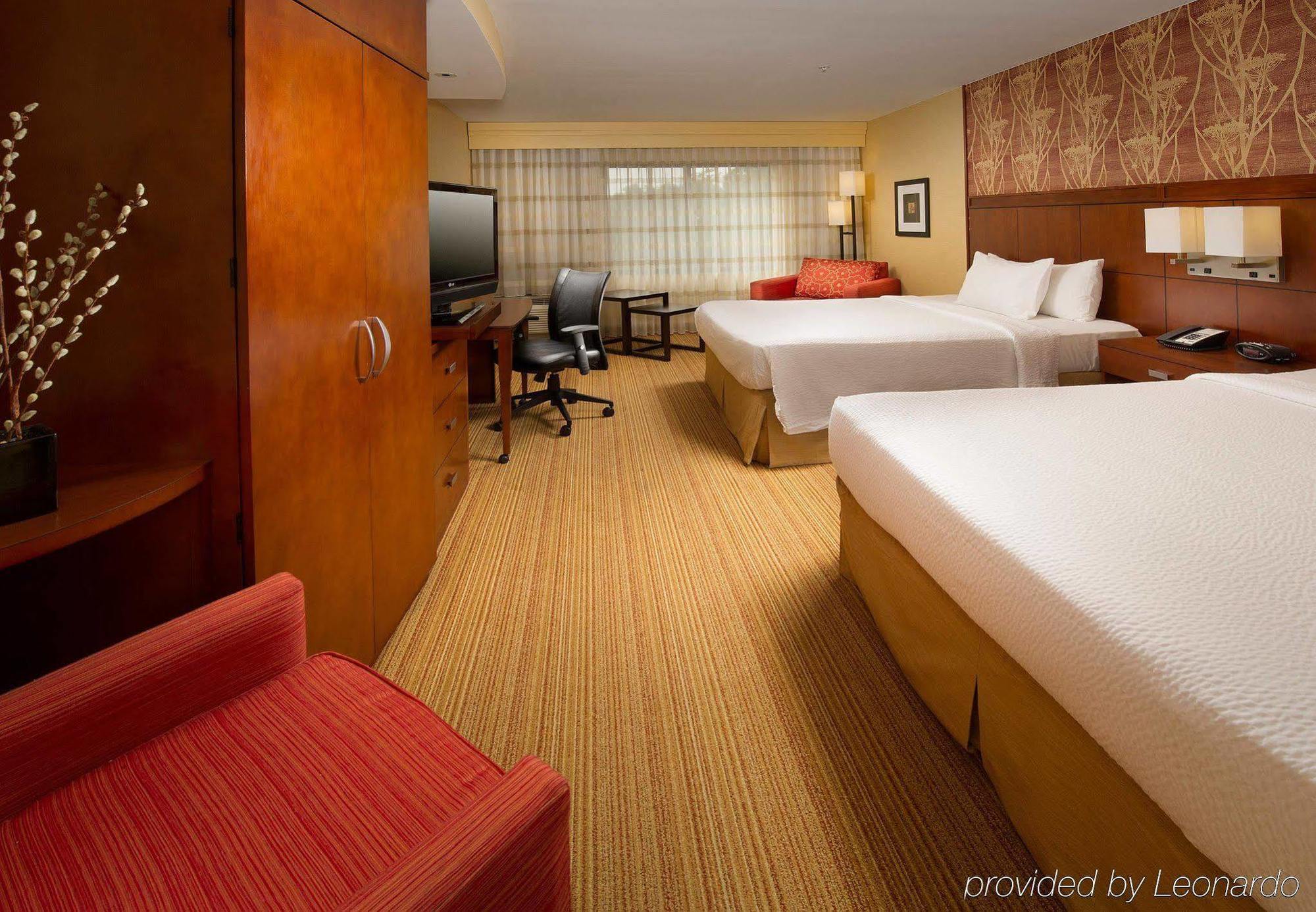 Courtyard By Marriott Waldorf Hotel Exterior foto
