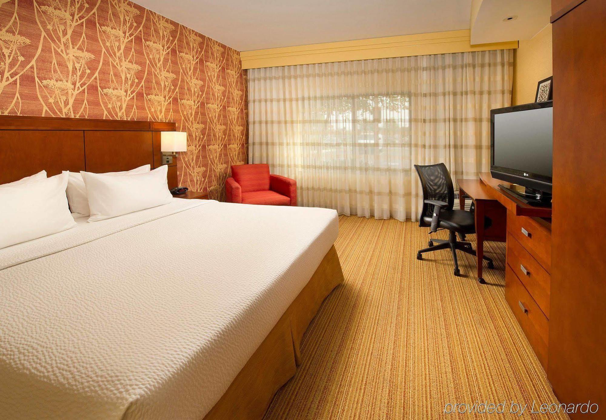 Courtyard By Marriott Waldorf Hotel Exterior foto
