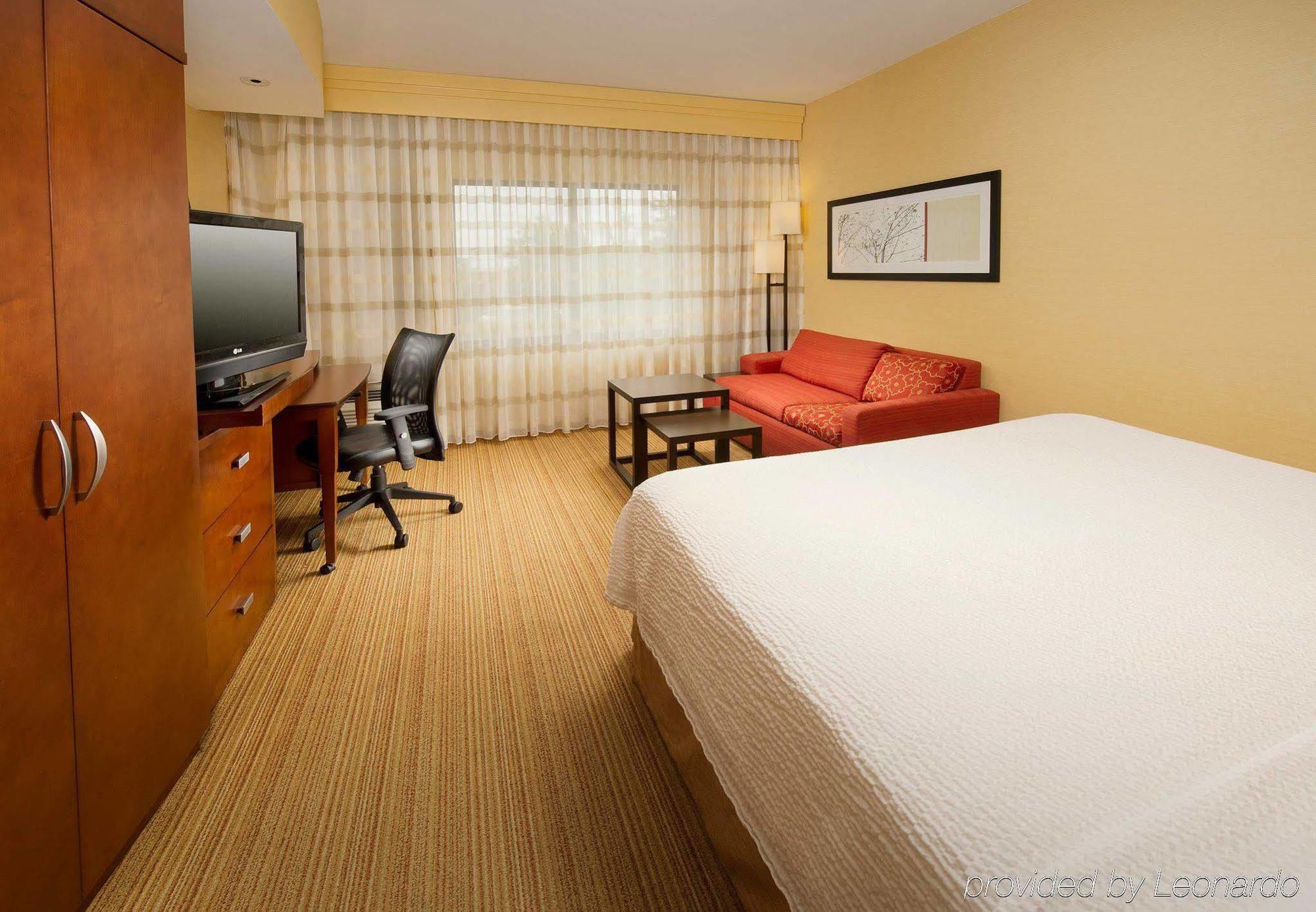 Courtyard By Marriott Waldorf Hotel Exterior foto
