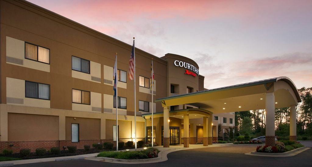 Courtyard By Marriott Waldorf Hotel Exterior foto